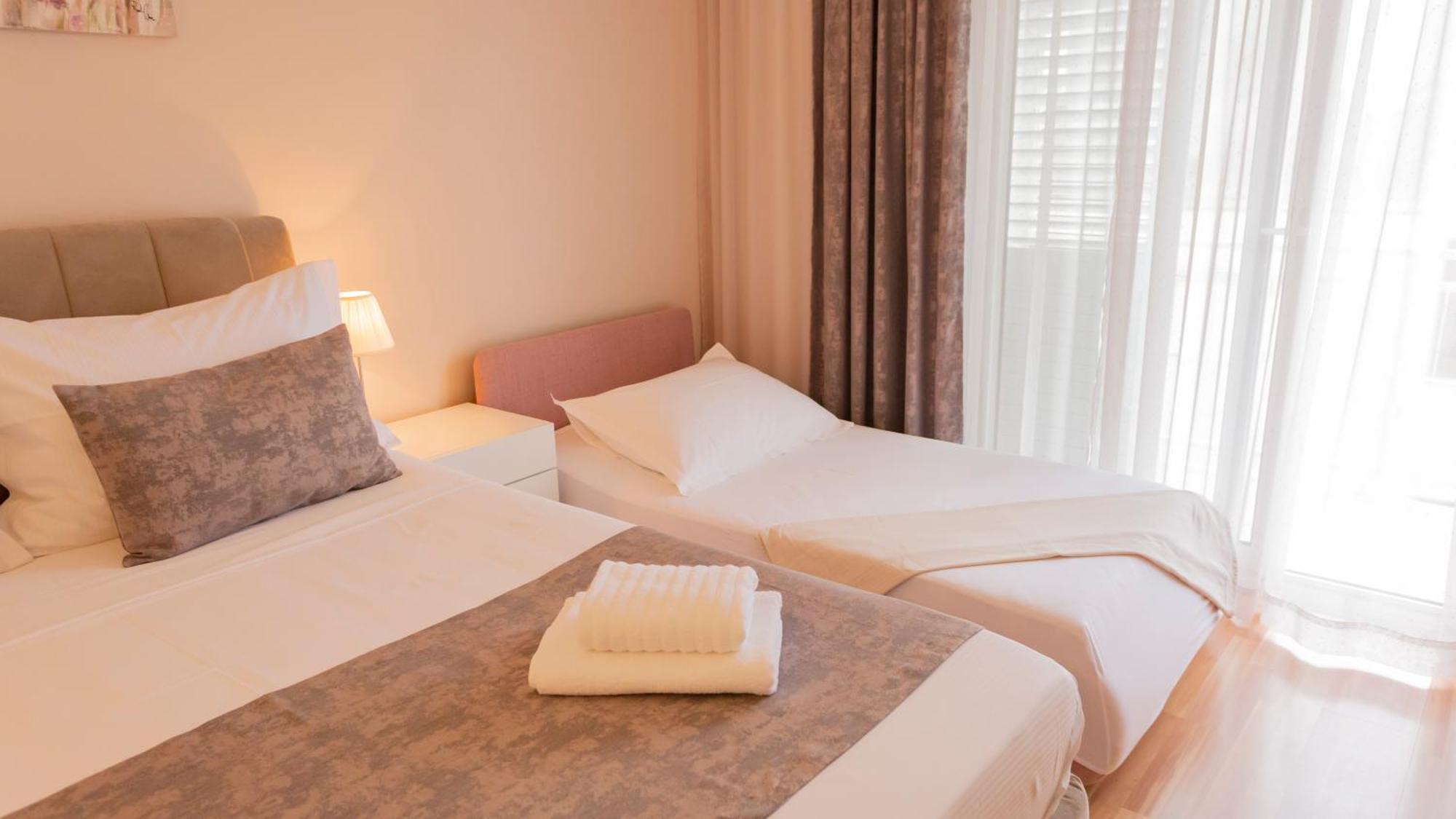Baska Voda Apartments - Steps From The Beach, Free Parking, Central Location エクステリア 写真