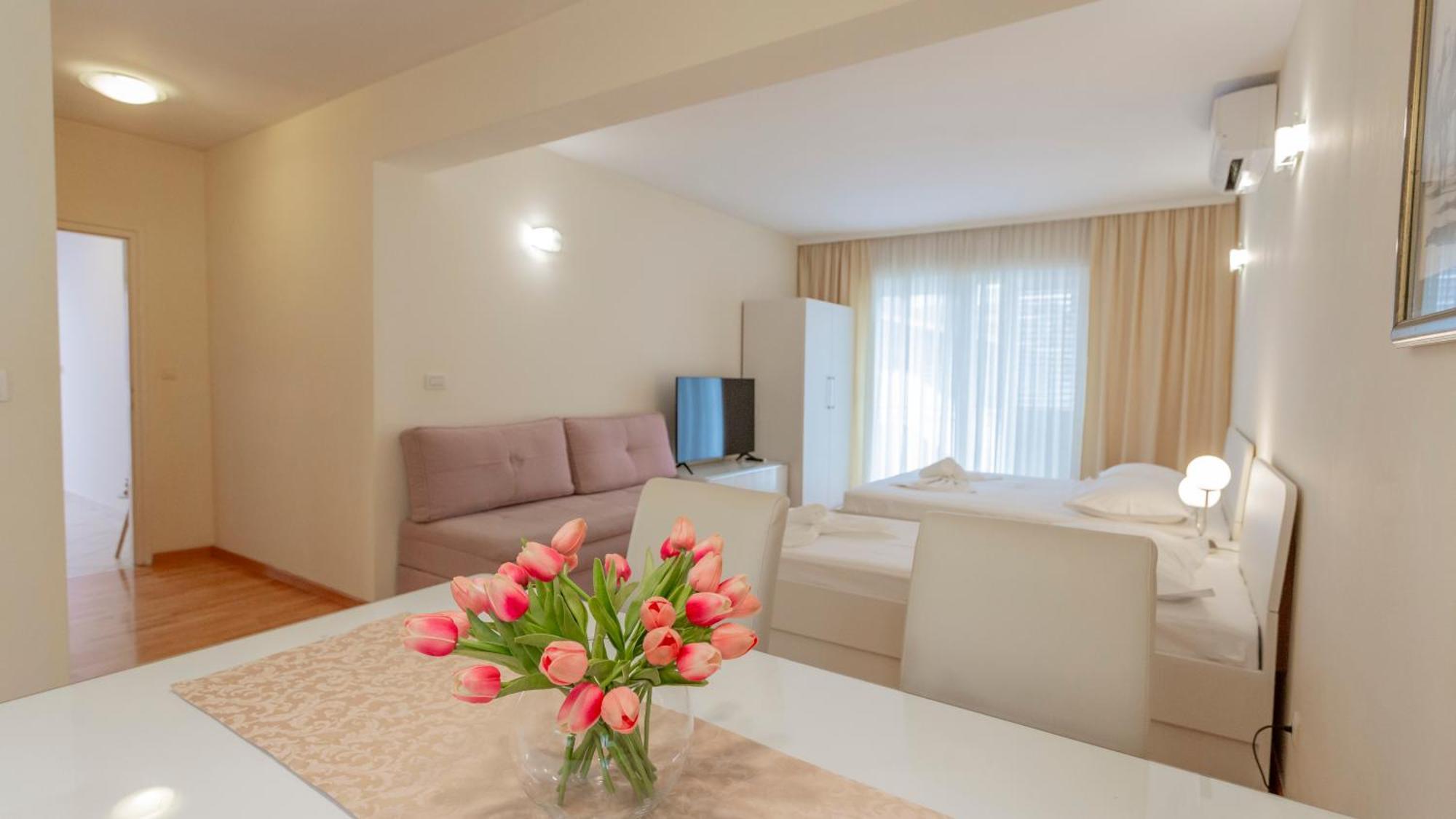 Baska Voda Apartments - Steps From The Beach, Free Parking, Central Location エクステリア 写真