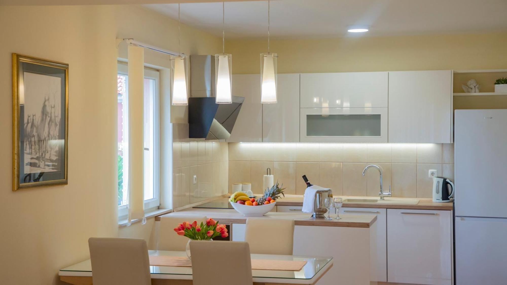 Baska Voda Apartments - Steps From The Beach, Free Parking, Central Location エクステリア 写真