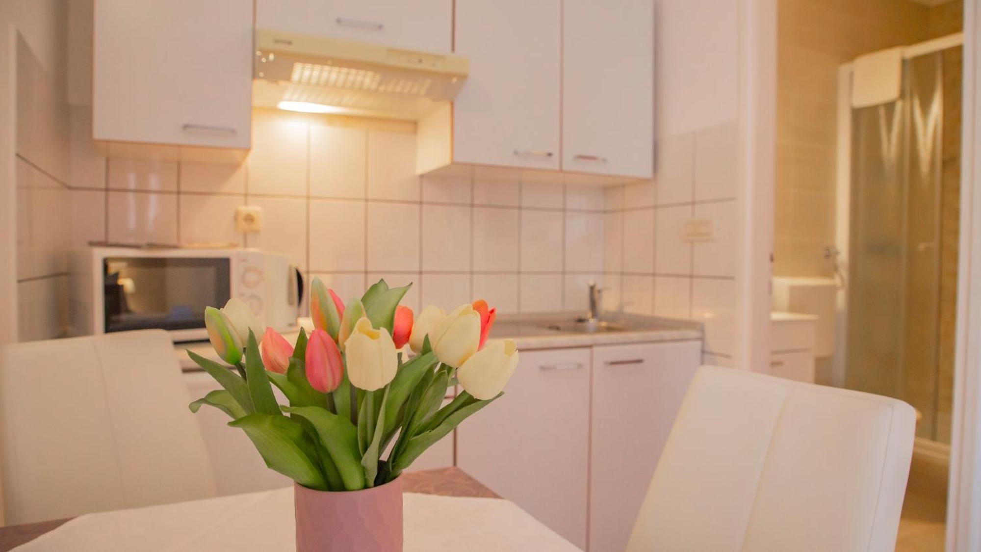 Baska Voda Apartments - Steps From The Beach, Free Parking, Central Location エクステリア 写真