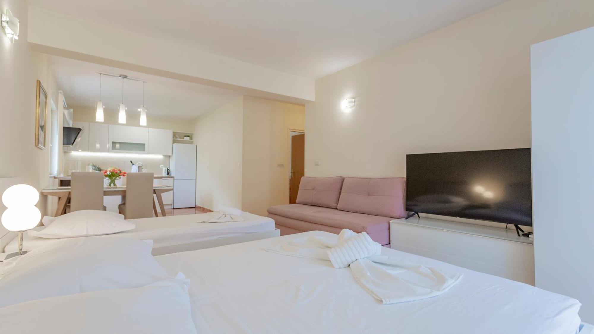 Baska Voda Apartments - Steps From The Beach, Free Parking, Central Location エクステリア 写真