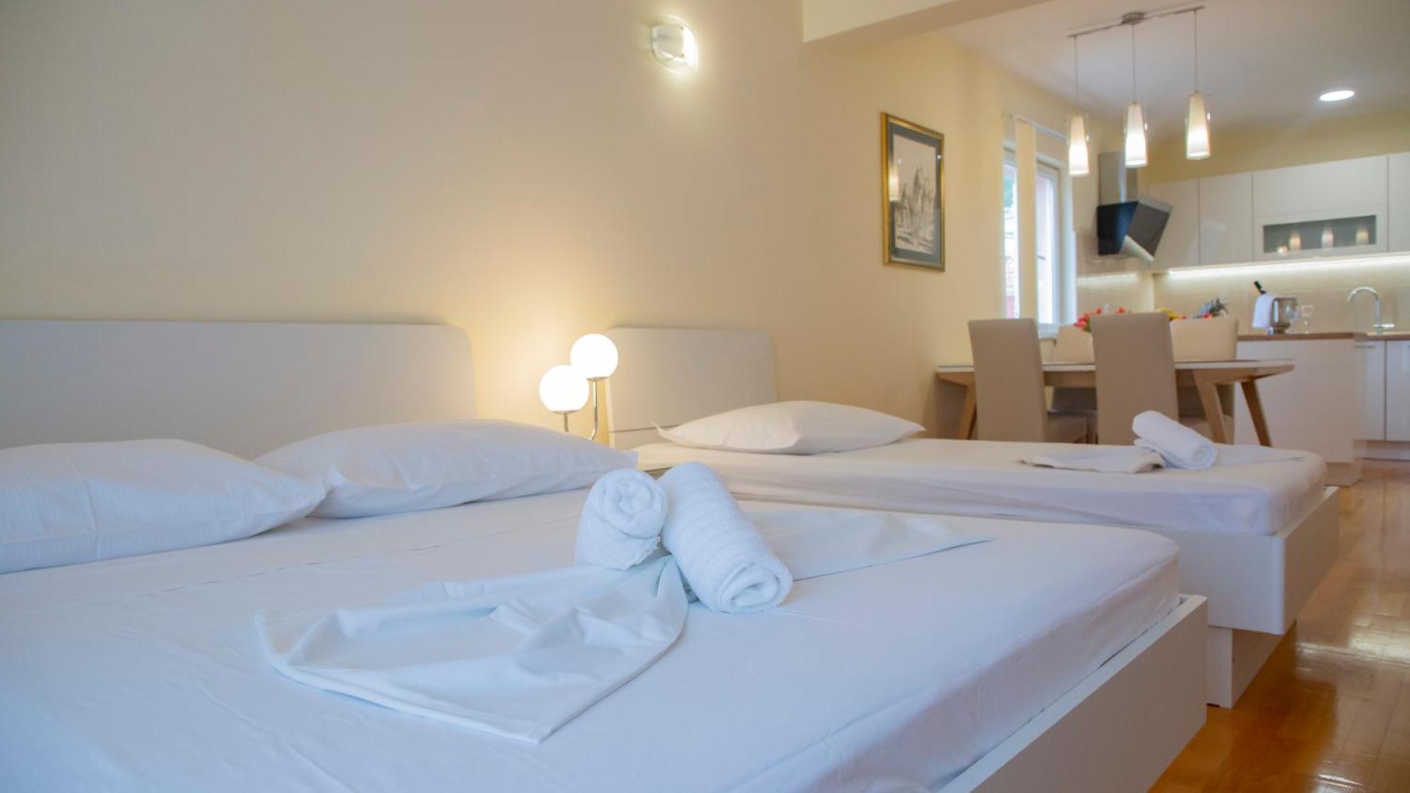 Baska Voda Apartments - Steps From The Beach, Free Parking, Central Location エクステリア 写真