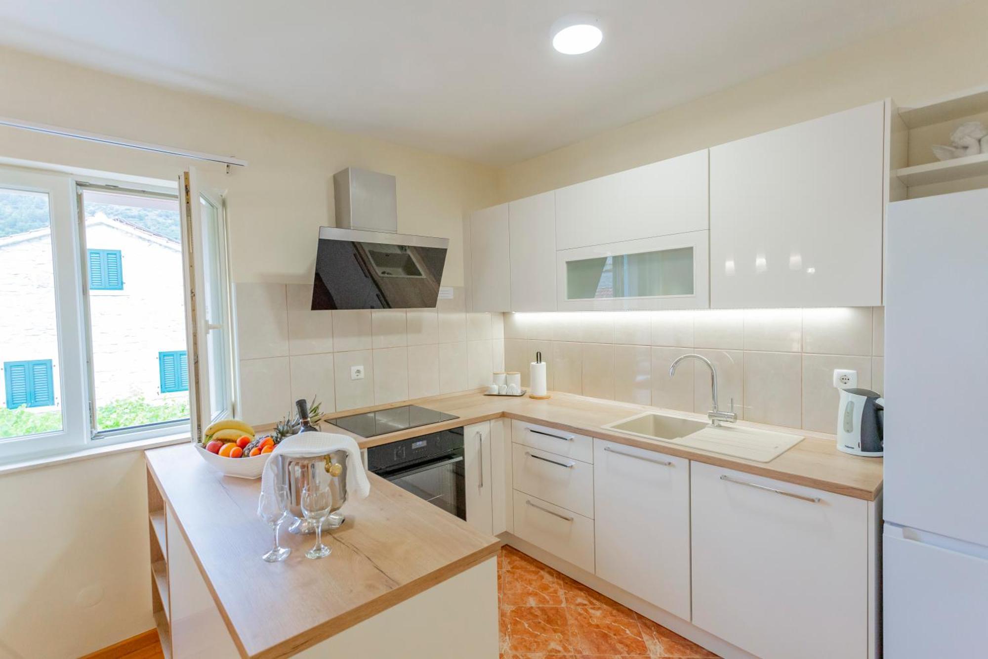 Baska Voda Apartments - Steps From The Beach, Free Parking, Central Location エクステリア 写真