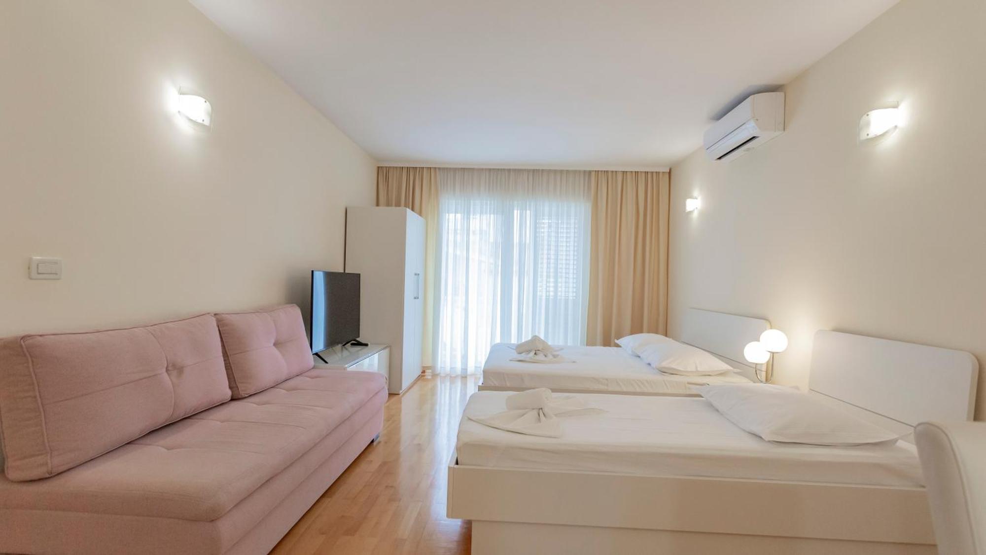 Baska Voda Apartments - Steps From The Beach, Free Parking, Central Location エクステリア 写真