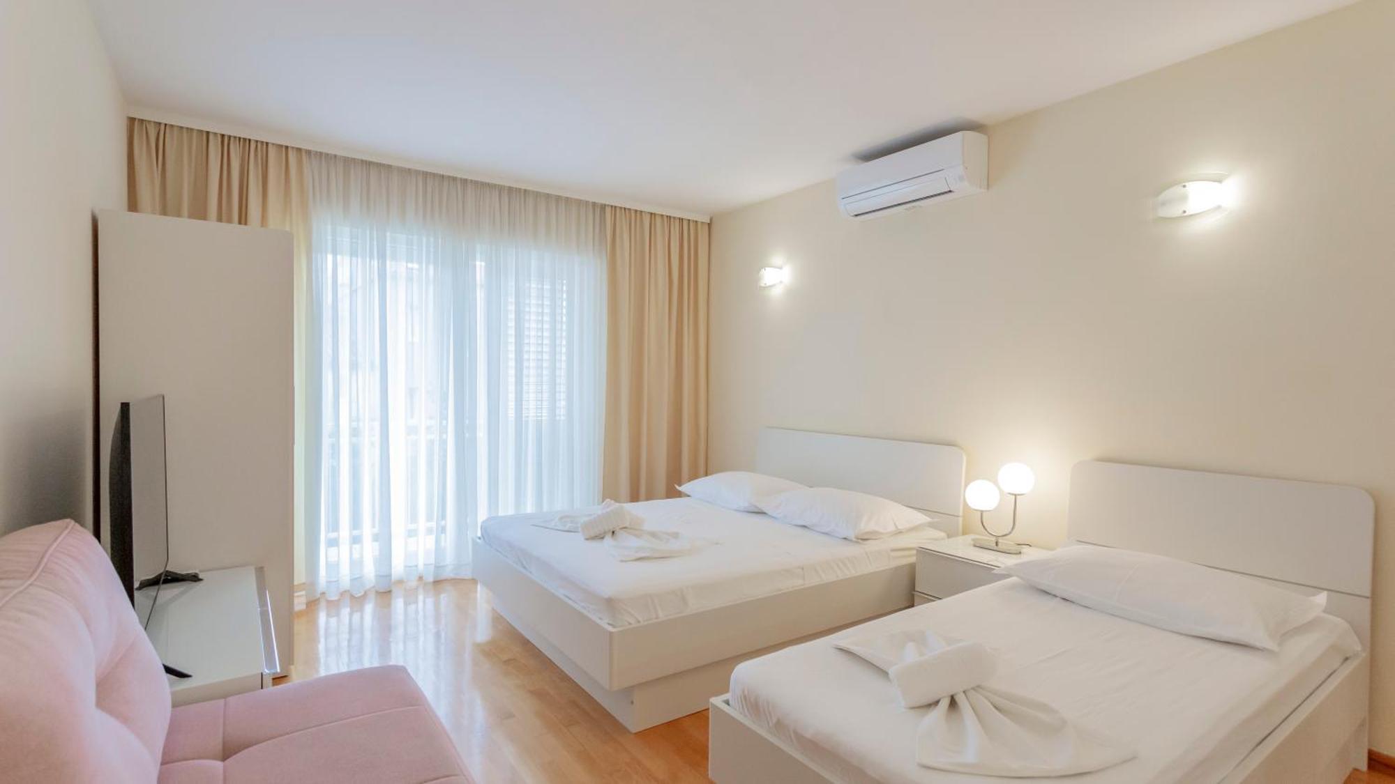 Baska Voda Apartments - Steps From The Beach, Free Parking, Central Location エクステリア 写真