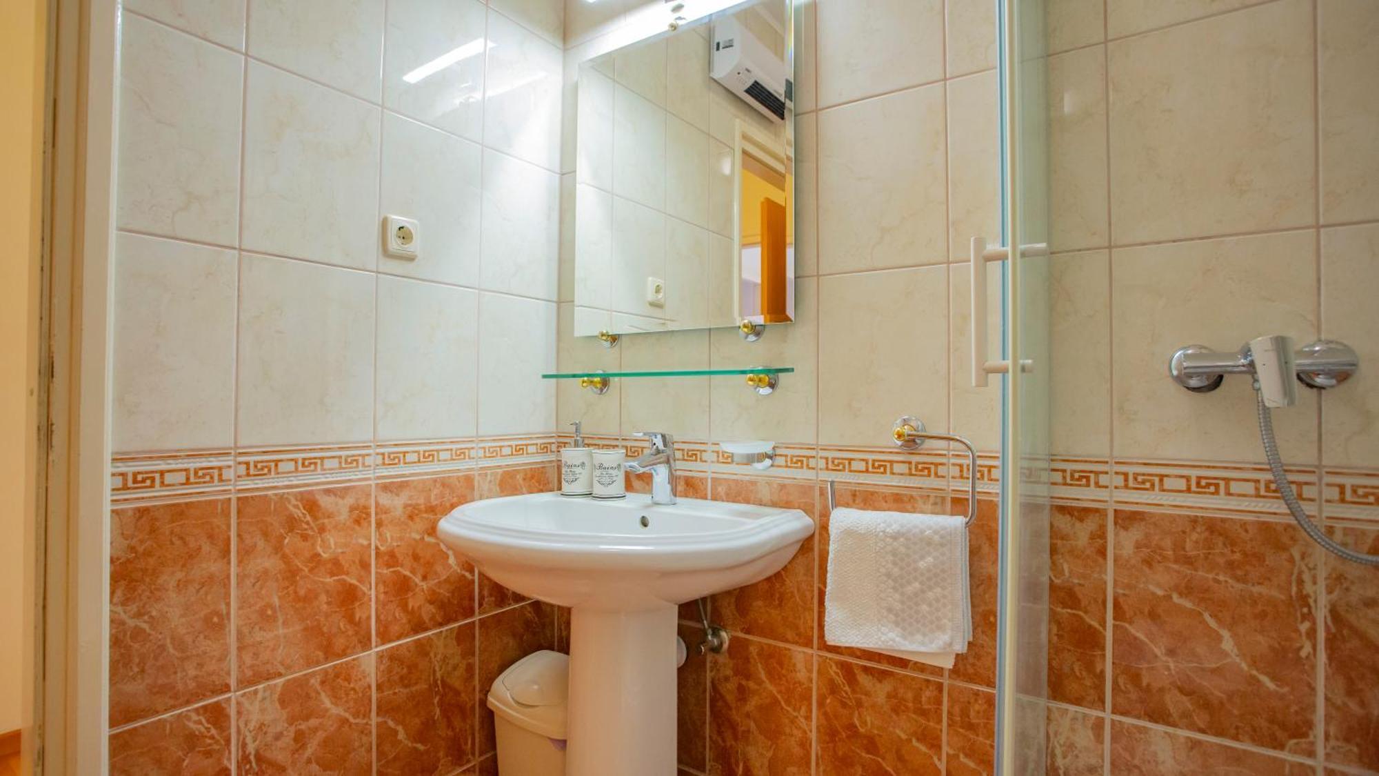 Baska Voda Apartments - Steps From The Beach, Free Parking, Central Location エクステリア 写真
