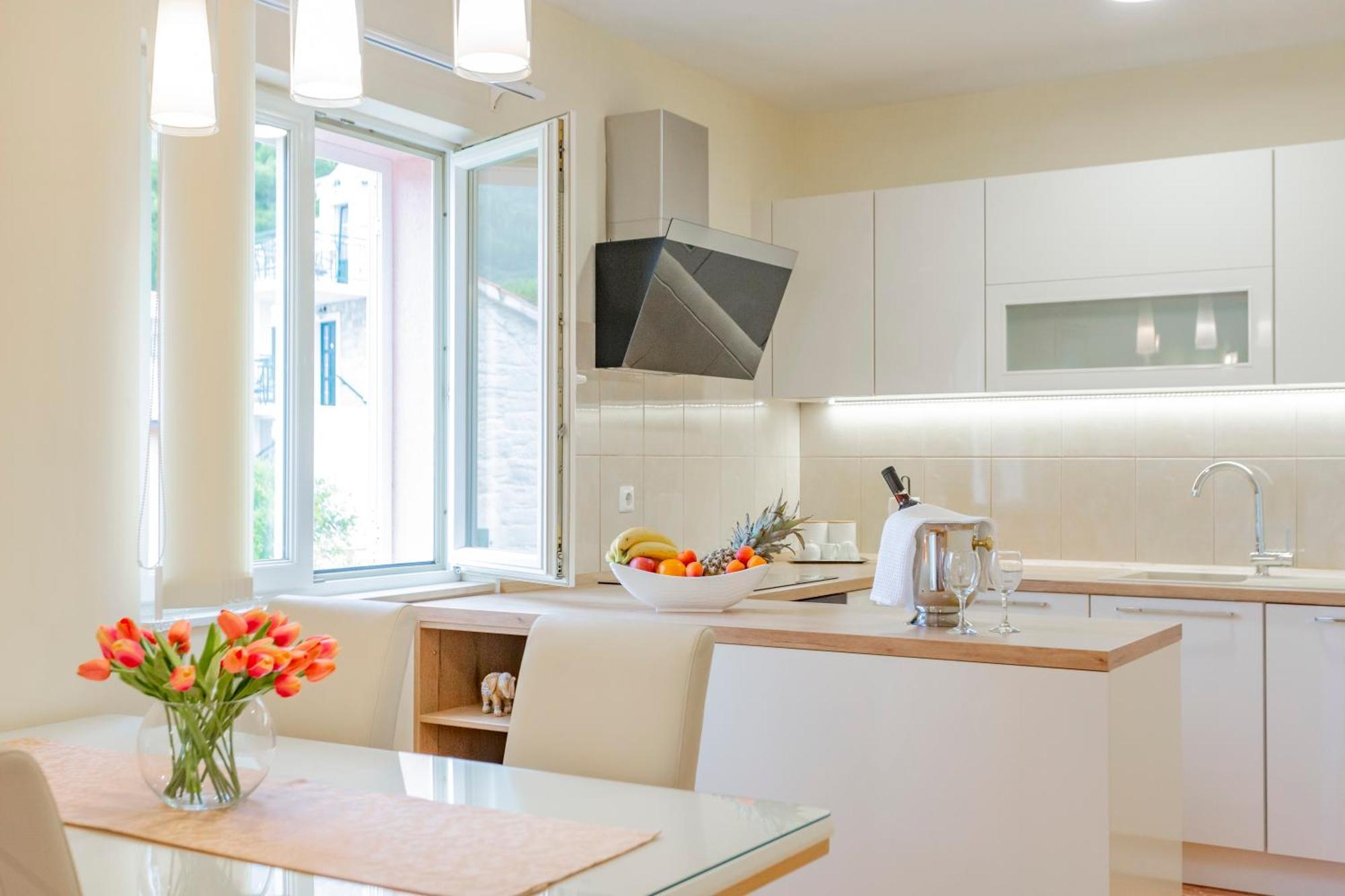 Baska Voda Apartments - Steps From The Beach, Free Parking, Central Location エクステリア 写真