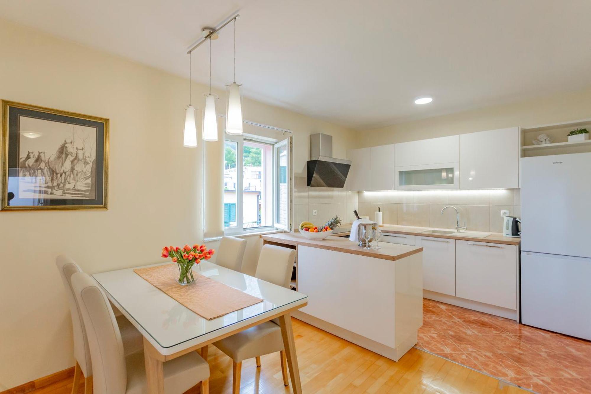 Baska Voda Apartments - Steps From The Beach, Free Parking, Central Location エクステリア 写真