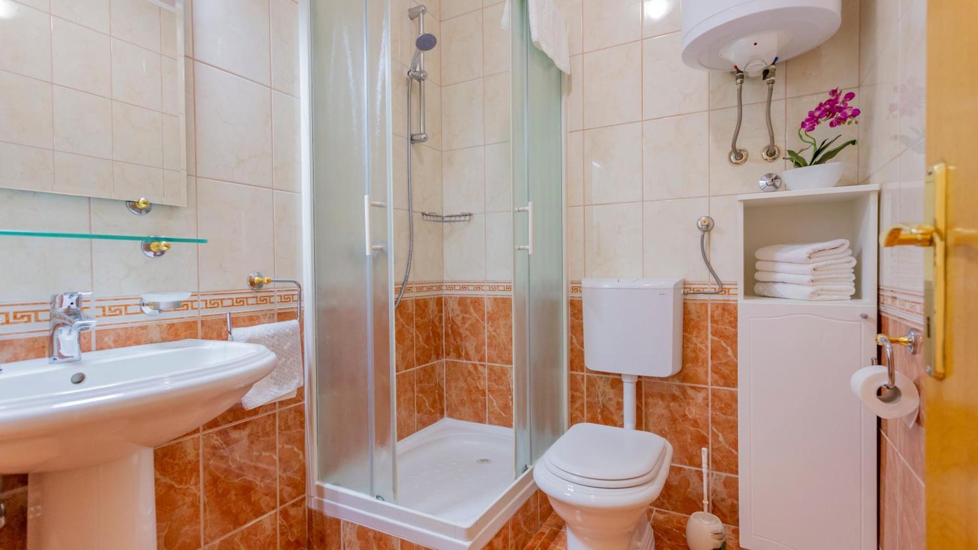 Baska Voda Apartments - Steps From The Beach, Free Parking, Central Location エクステリア 写真