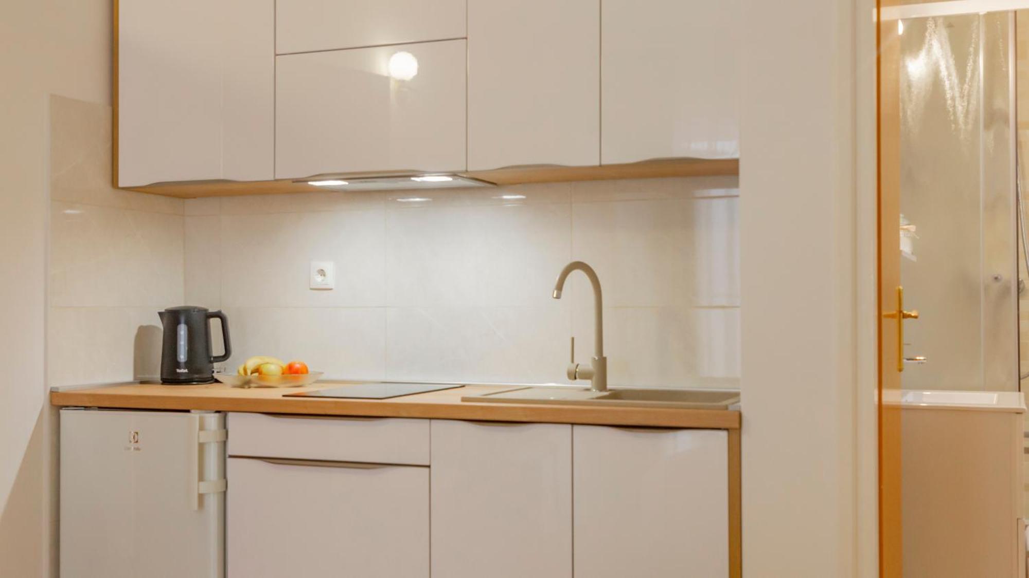 Baska Voda Apartments - Steps From The Beach, Free Parking, Central Location エクステリア 写真