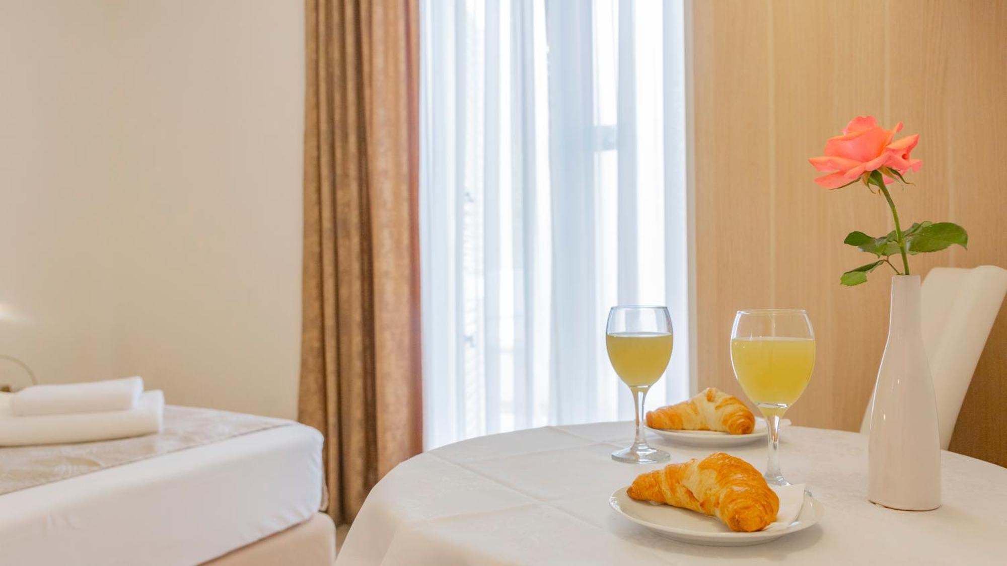 Baska Voda Apartments - Steps From The Beach, Free Parking, Central Location エクステリア 写真