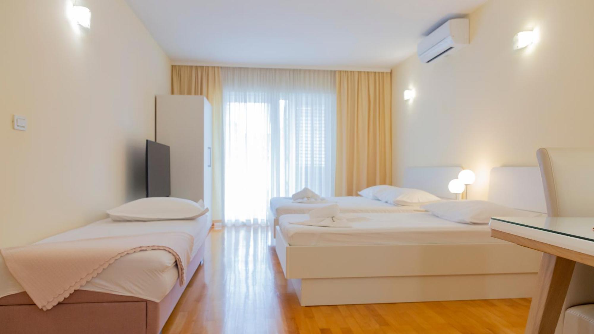 Baska Voda Apartments - Steps From The Beach, Free Parking, Central Location エクステリア 写真