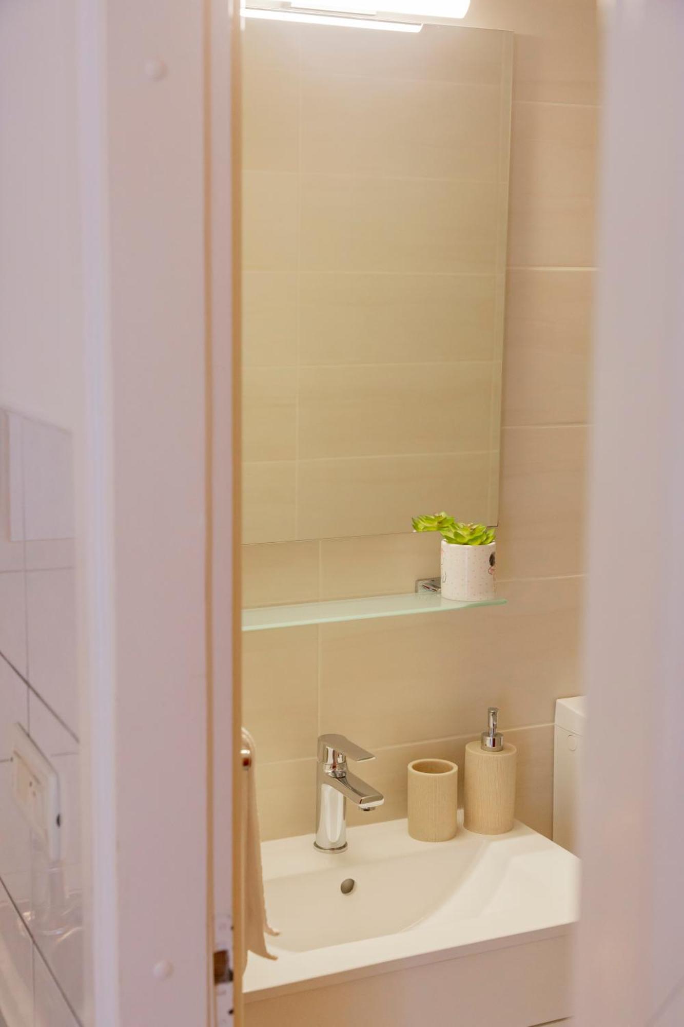 Baska Voda Apartments - Steps From The Beach, Free Parking, Central Location エクステリア 写真