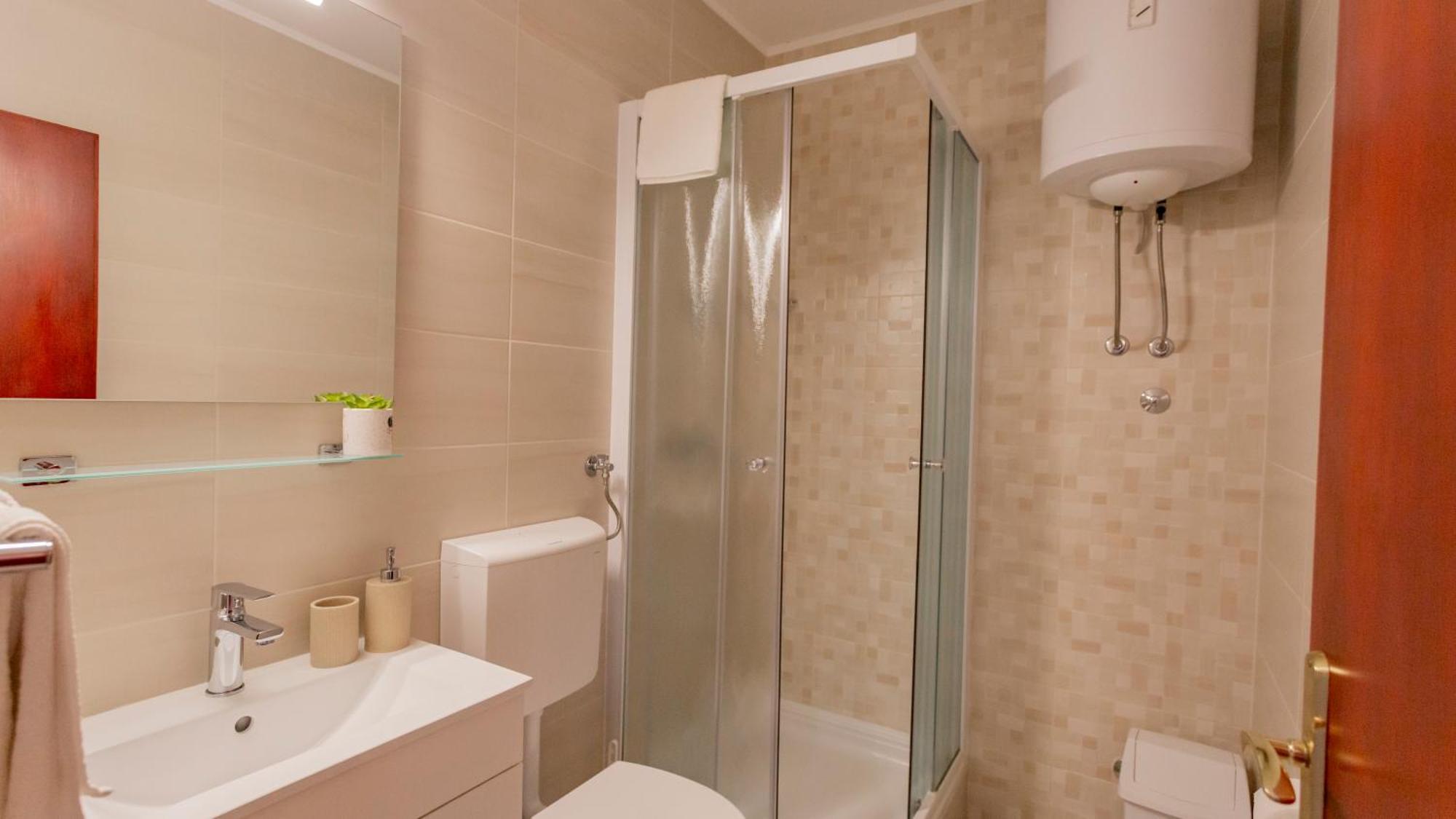 Baska Voda Apartments - Steps From The Beach, Free Parking, Central Location エクステリア 写真