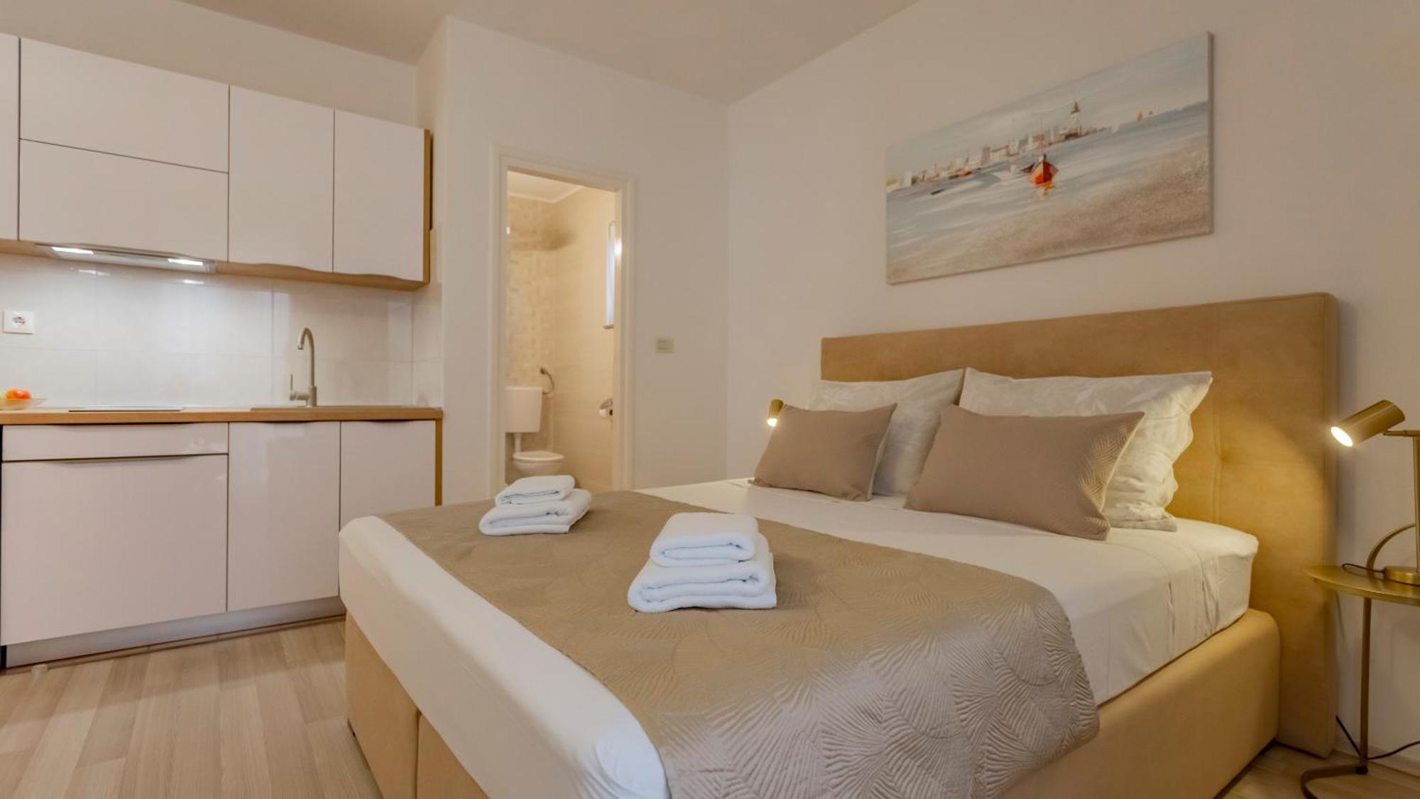 Baska Voda Apartments - Steps From The Beach, Free Parking, Central Location エクステリア 写真