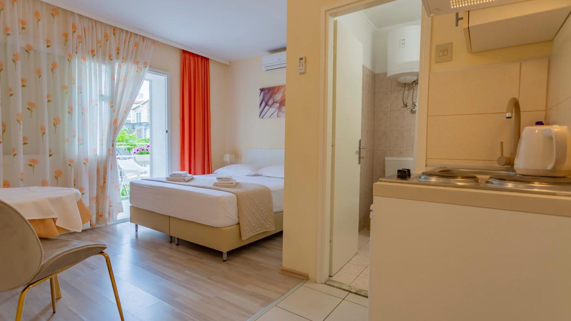 Baska Voda Apartments - Steps From The Beach, Free Parking, Central Location エクステリア 写真