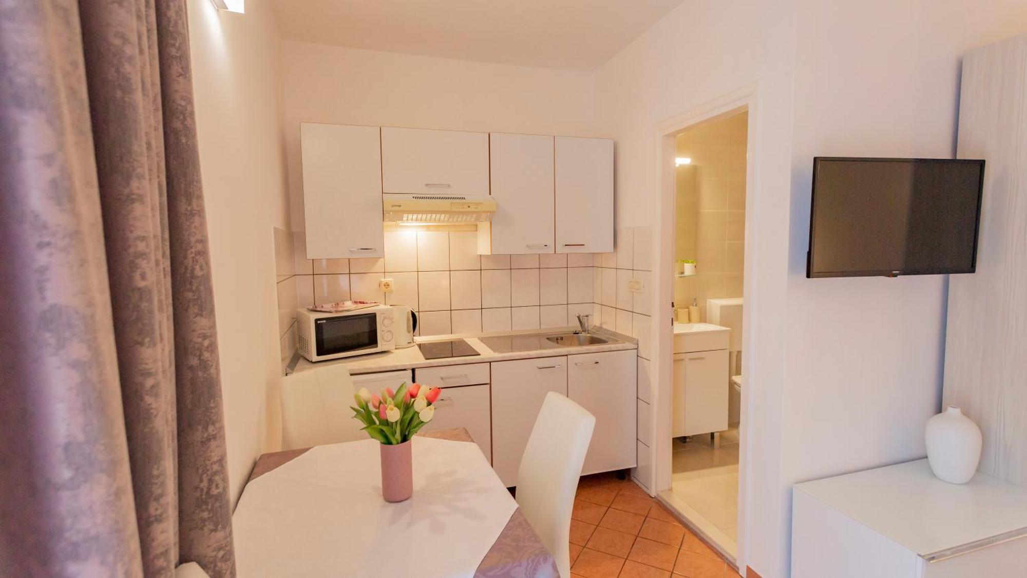 Baska Voda Apartments - Steps From The Beach, Free Parking, Central Location エクステリア 写真