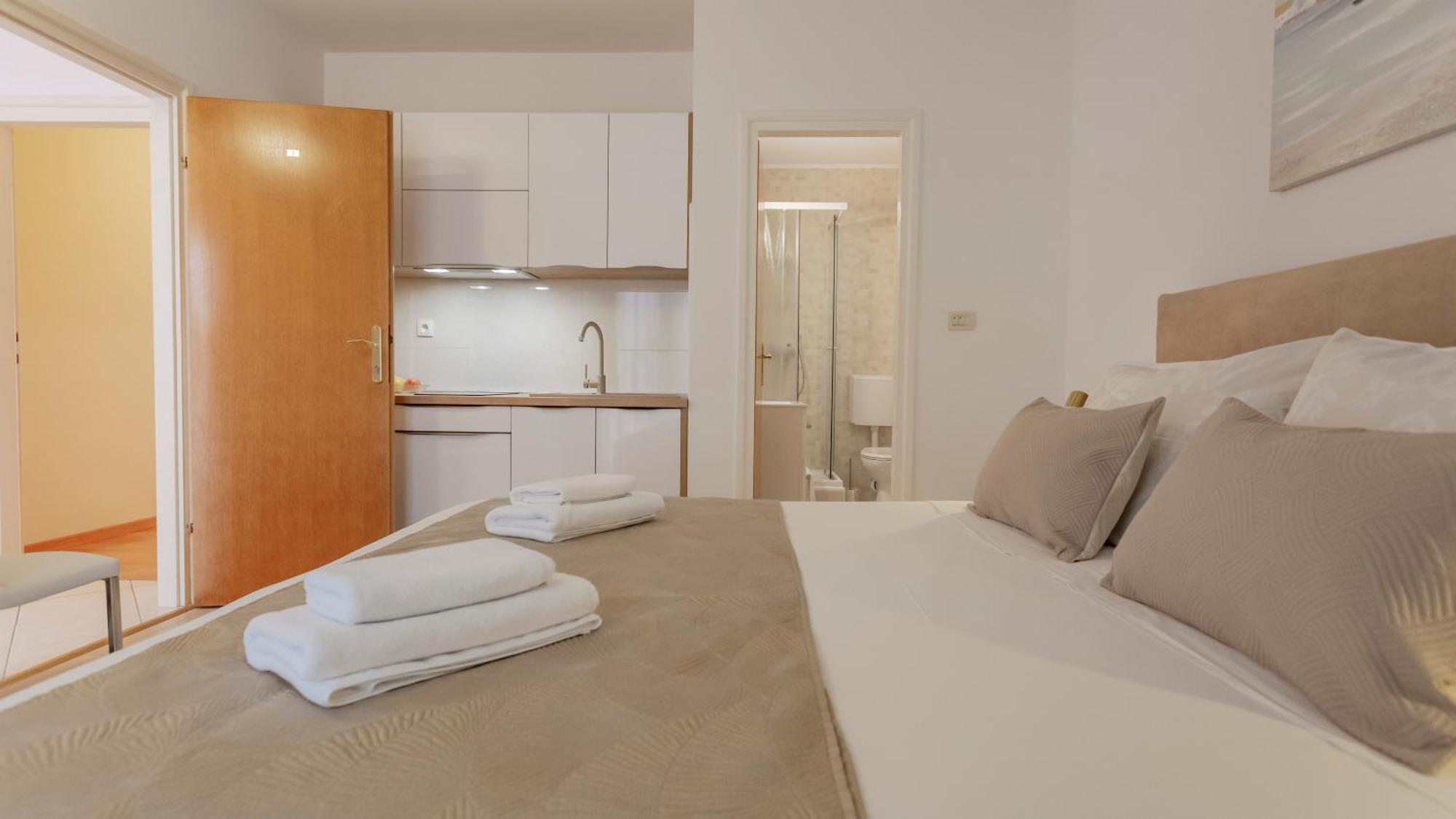 Baska Voda Apartments - Steps From The Beach, Free Parking, Central Location エクステリア 写真