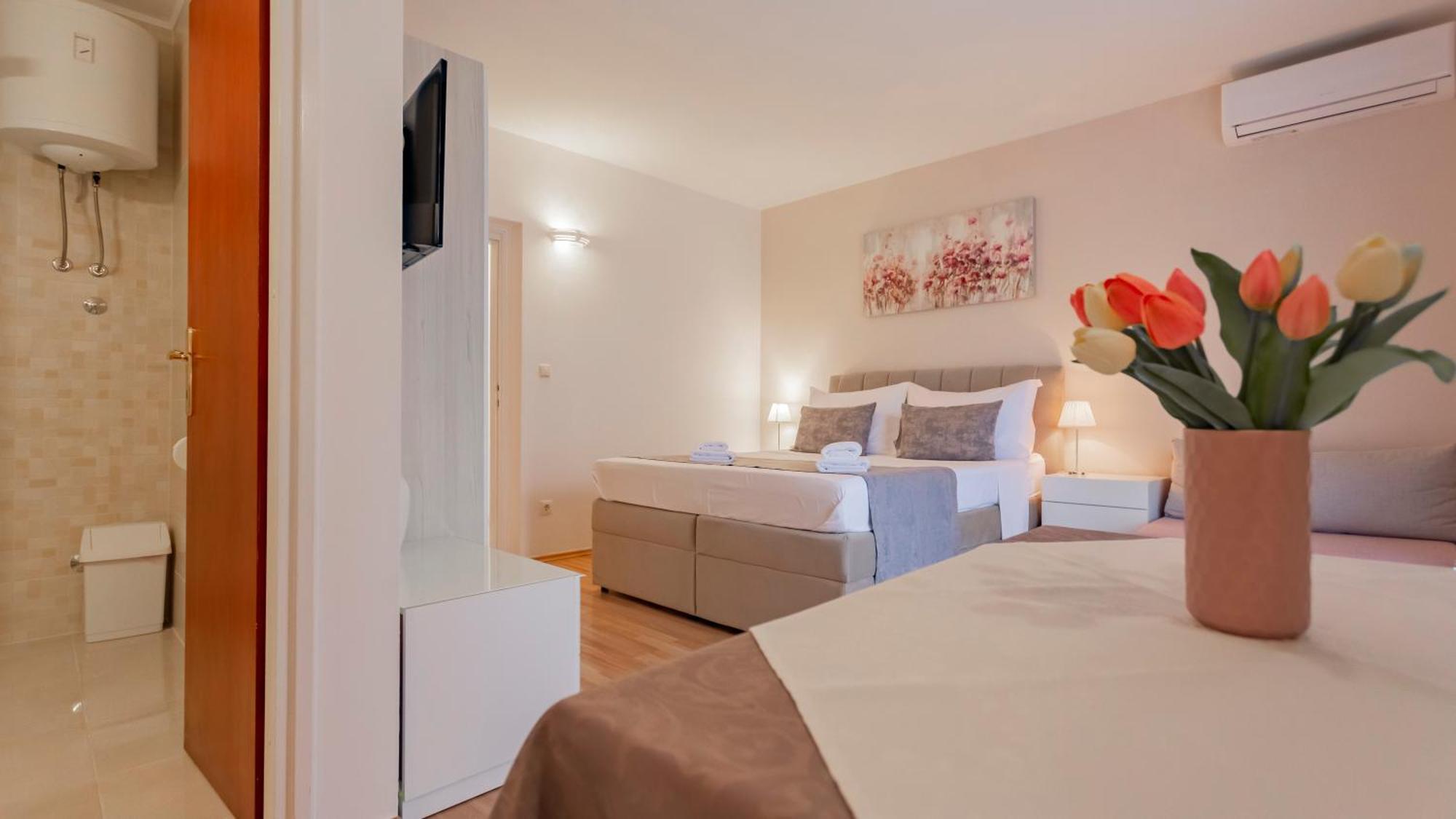 Baska Voda Apartments - Steps From The Beach, Free Parking, Central Location エクステリア 写真