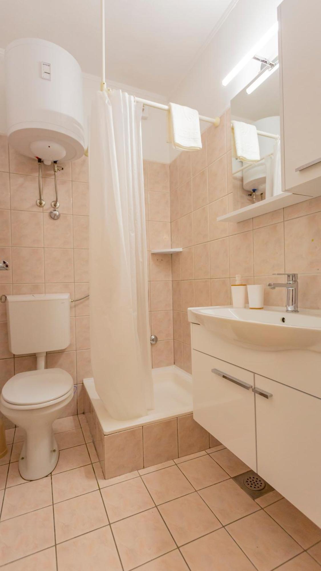 Baska Voda Apartments - Steps From The Beach, Free Parking, Central Location エクステリア 写真