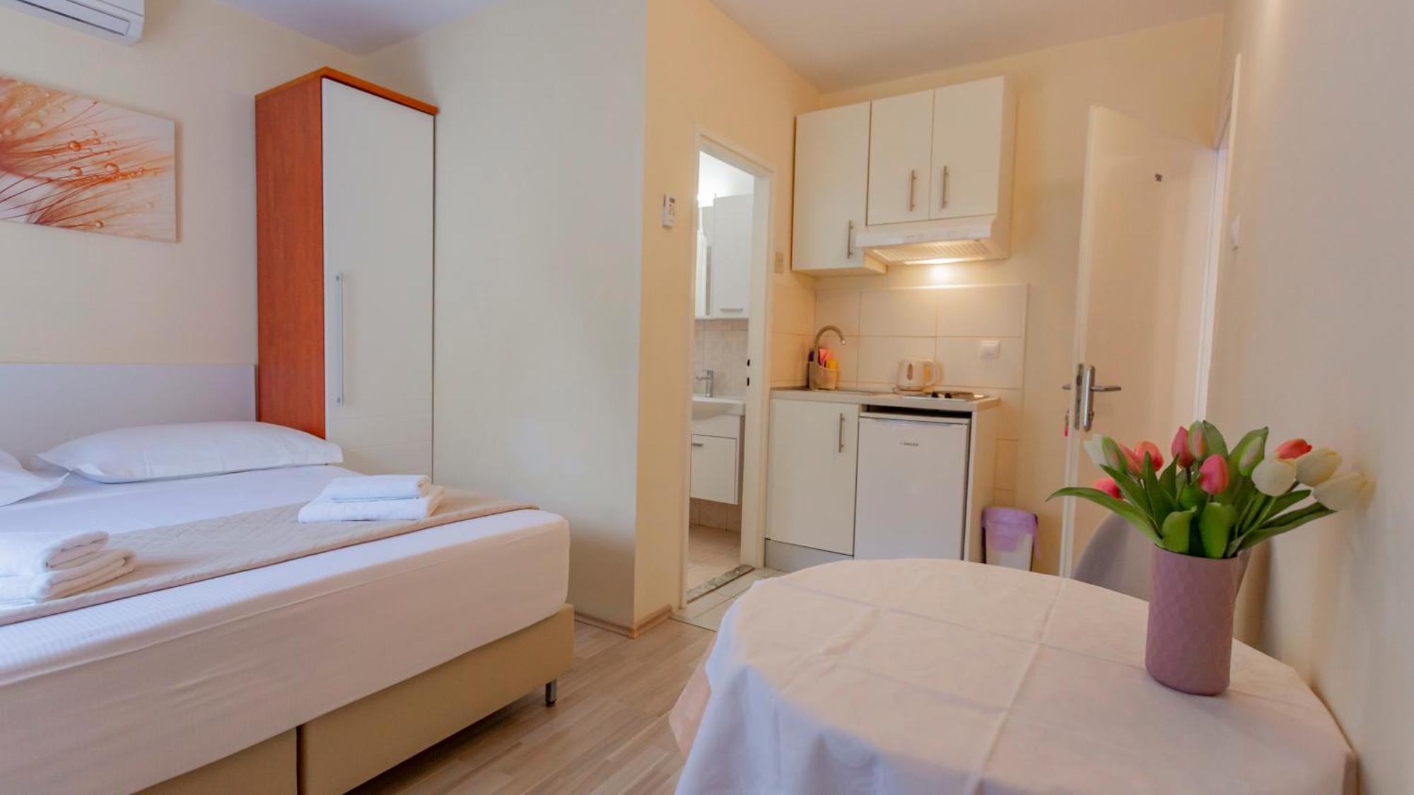 Baska Voda Apartments - Steps From The Beach, Free Parking, Central Location エクステリア 写真