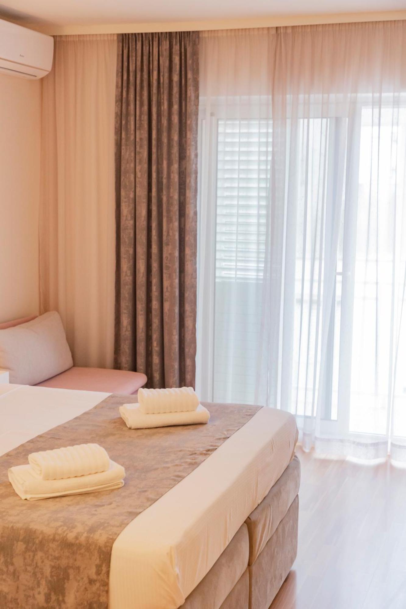 Baska Voda Apartments - Steps From The Beach, Free Parking, Central Location エクステリア 写真