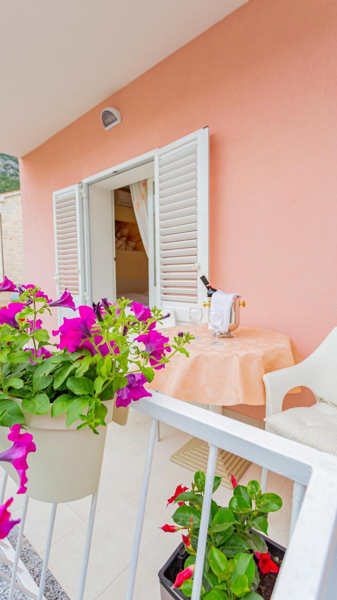 Baska Voda Apartments - Steps From The Beach, Free Parking, Central Location エクステリア 写真