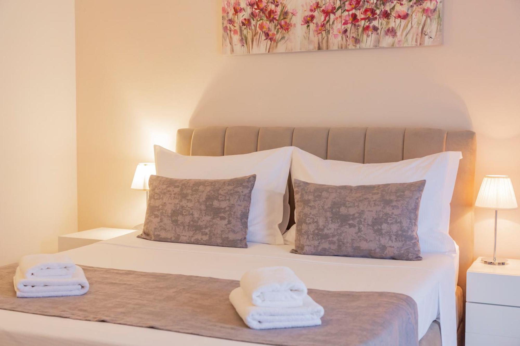 Baska Voda Apartments - Steps From The Beach, Free Parking, Central Location エクステリア 写真
