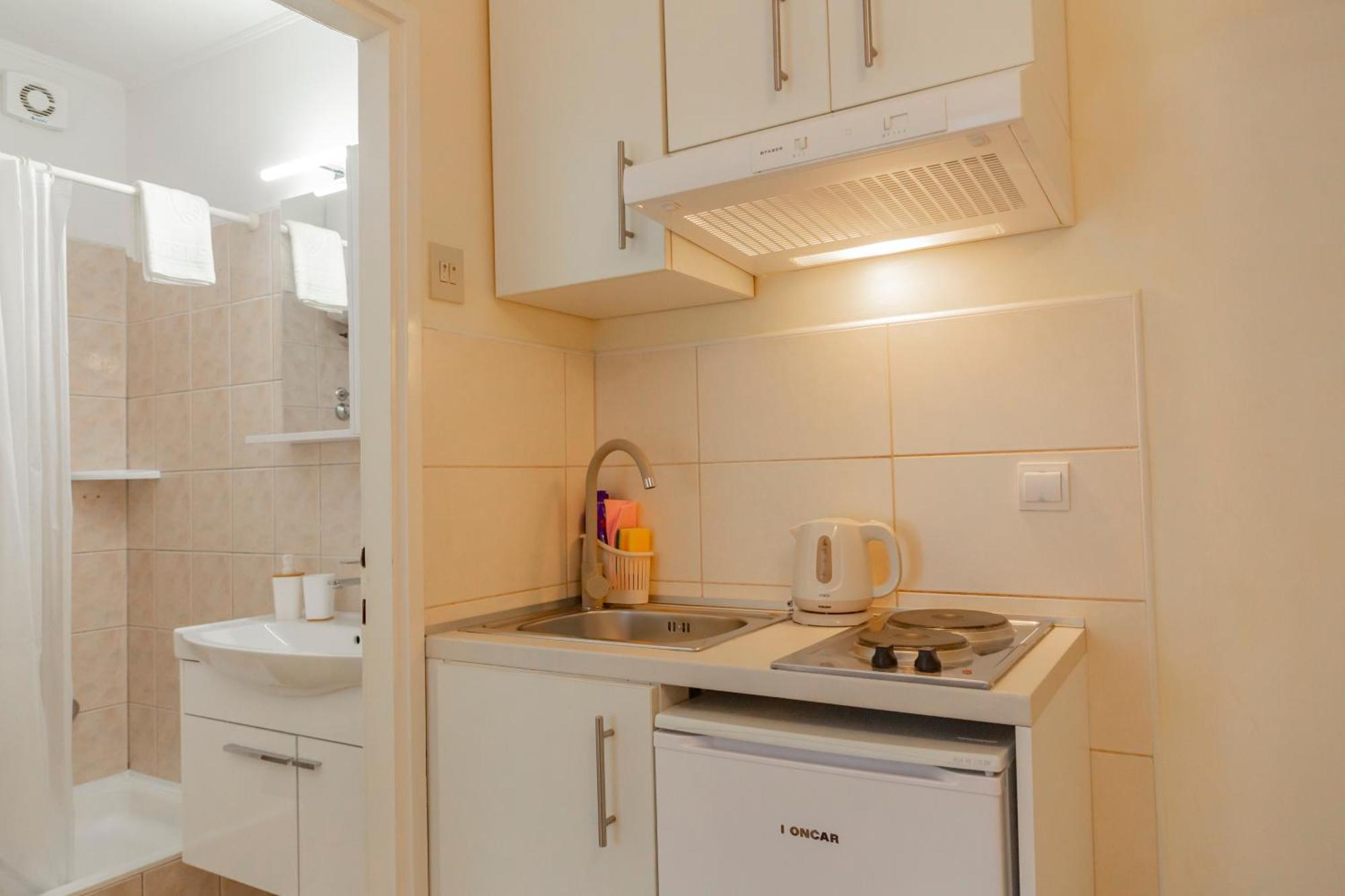 Baska Voda Apartments - Steps From The Beach, Free Parking, Central Location エクステリア 写真