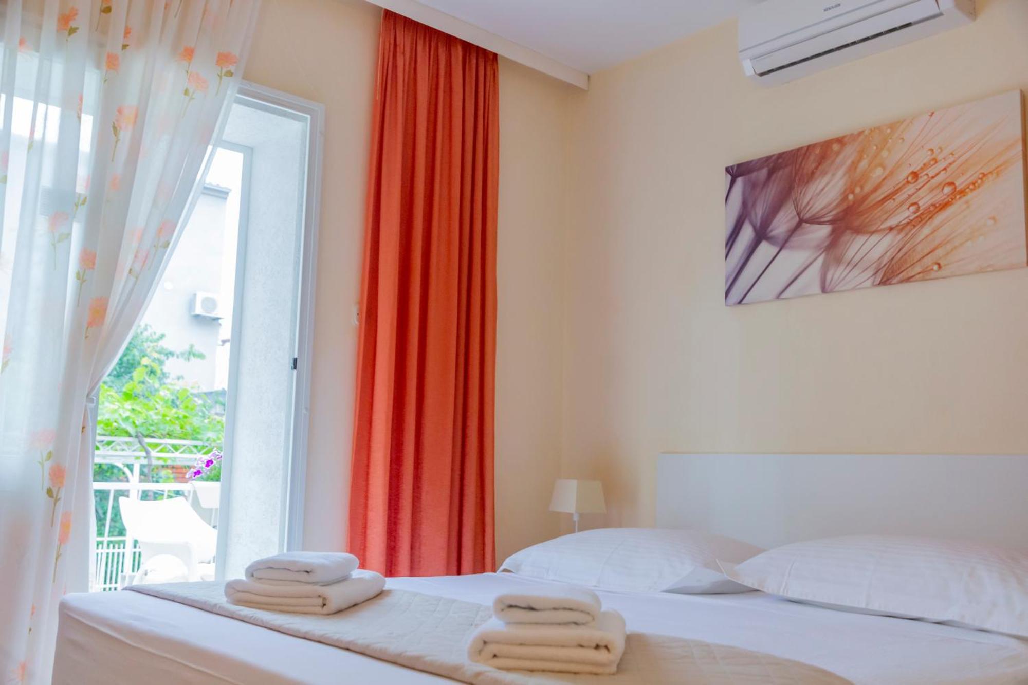 Baska Voda Apartments - Steps From The Beach, Free Parking, Central Location エクステリア 写真