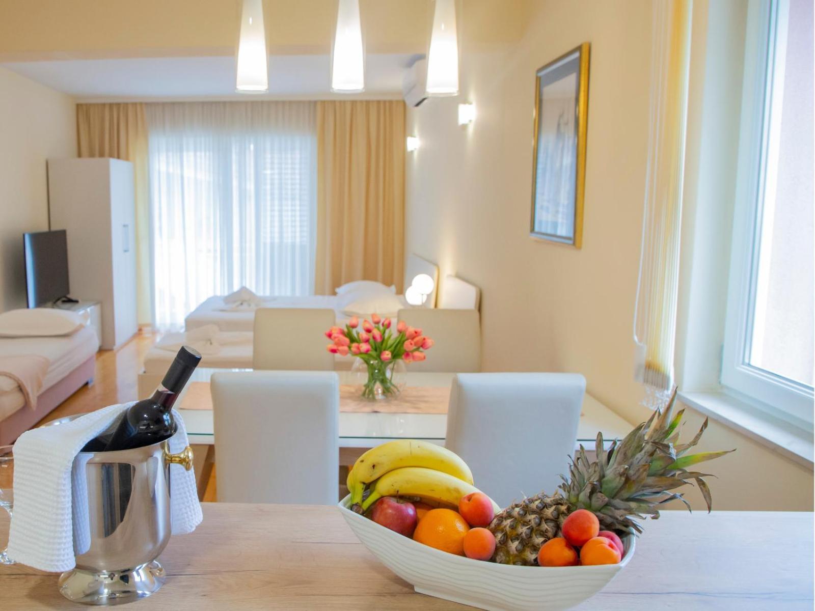 Baska Voda Apartments - Steps From The Beach, Free Parking, Central Location エクステリア 写真